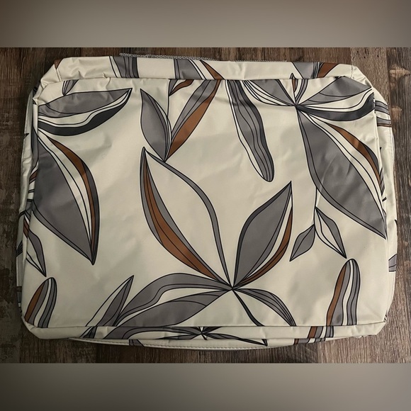 NWT! Thirty-One mesh Zipper White and Gray All In Neutral Laptop Bag with handle - Picture 7 of 7